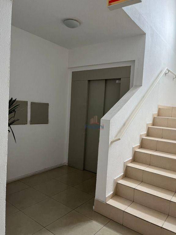 Apartamento à venda com 3 quartos, 150m² - Foto 3