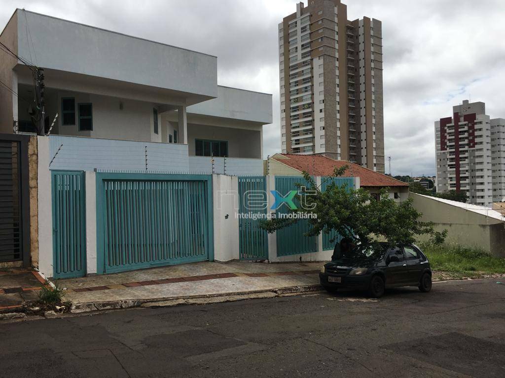 Sobrado à venda com 3 quartos, 400m² - Foto 1