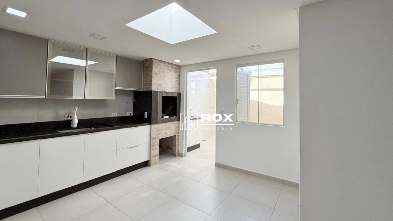 Casa à venda com 3 quartos, 70m² - Foto 8