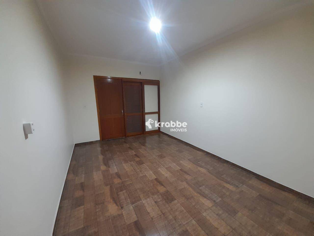 Casa para alugar com 3 quartos, 331m² - Foto 8