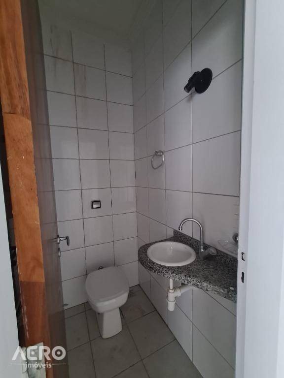 Casa à venda com 4 quartos, 200m² - Foto 2