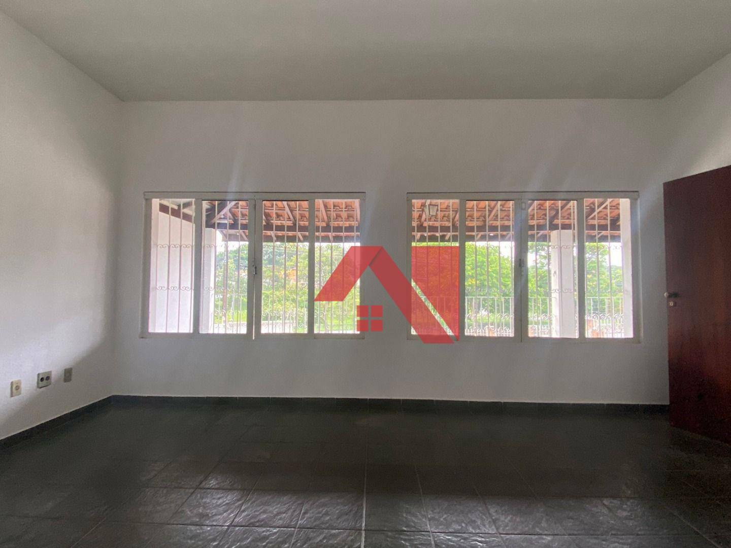 Casa para alugar com 3 quartos, 236m² - Foto 1