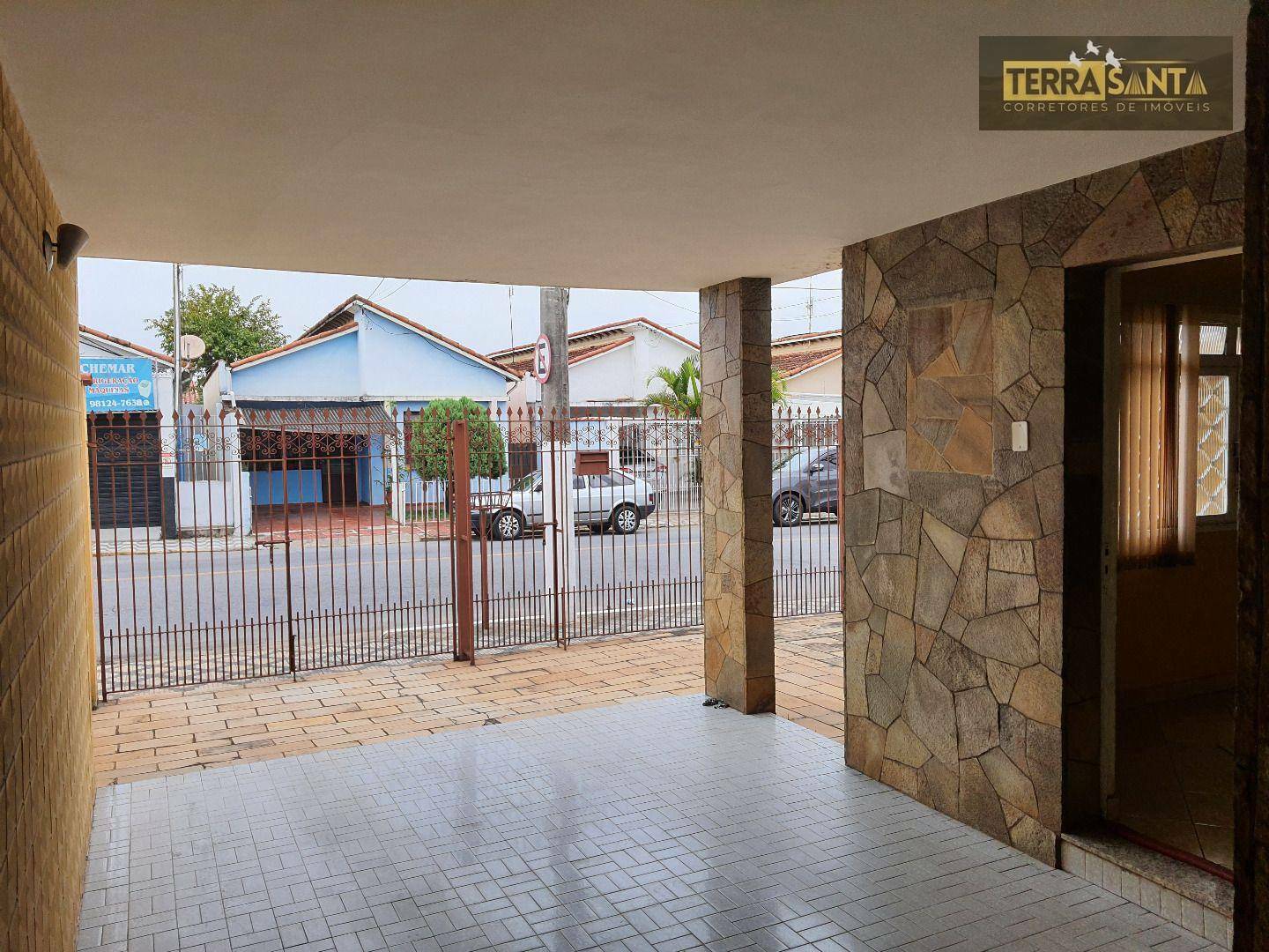 Casa à venda com 3 quartos, 250m² - Foto 1