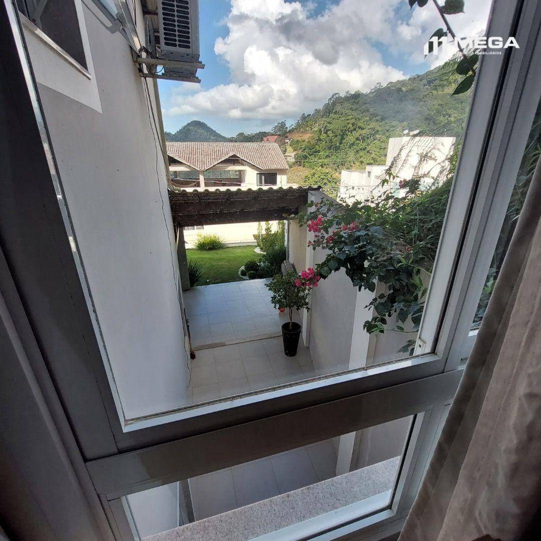 Casa à venda com 4 quartos, 250m² - Foto 29