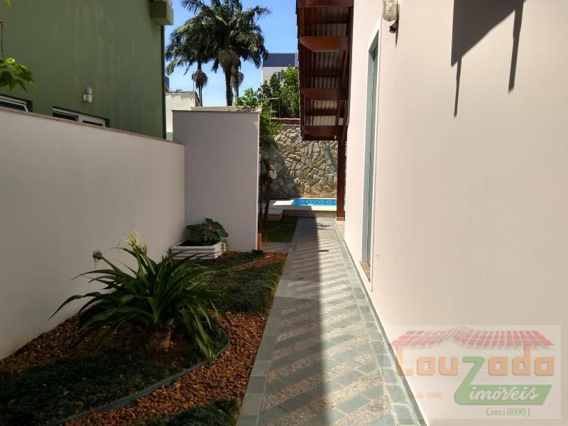 Sobrado à venda com 3 quartos, 211m² - Foto 2