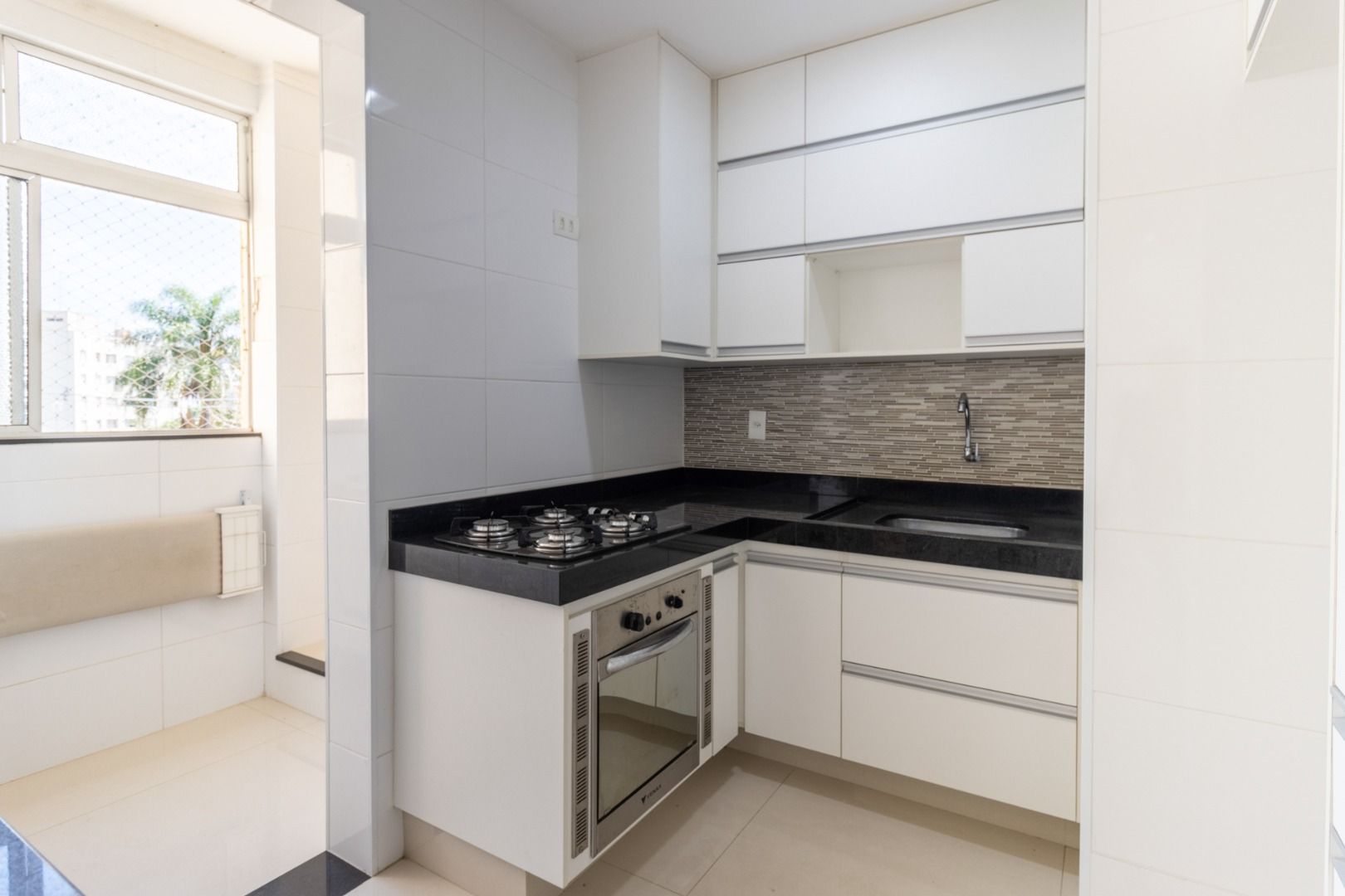 Apartamento à venda com 2 quartos, 63m² - Foto 2