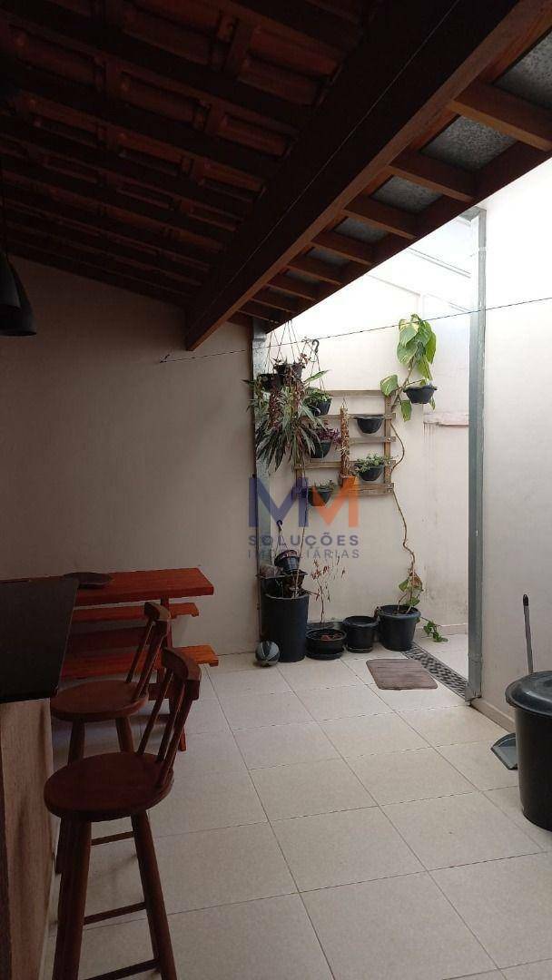 Casa à venda com 2 quartos, 70m² - Foto 17