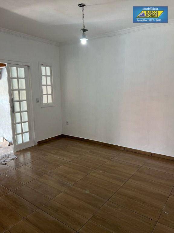 Casa à venda com 4 quartos, 200m² - Foto 7