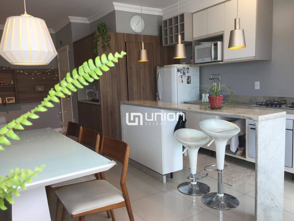 Apartamento à venda com 2 quartos, 65m² - Foto 3