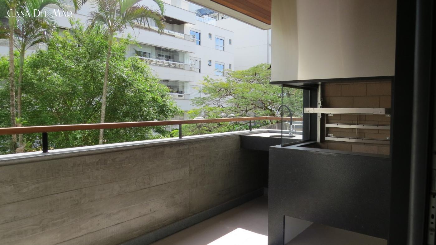 Apartamento à venda com 4 quartos, 210m² - Foto 2