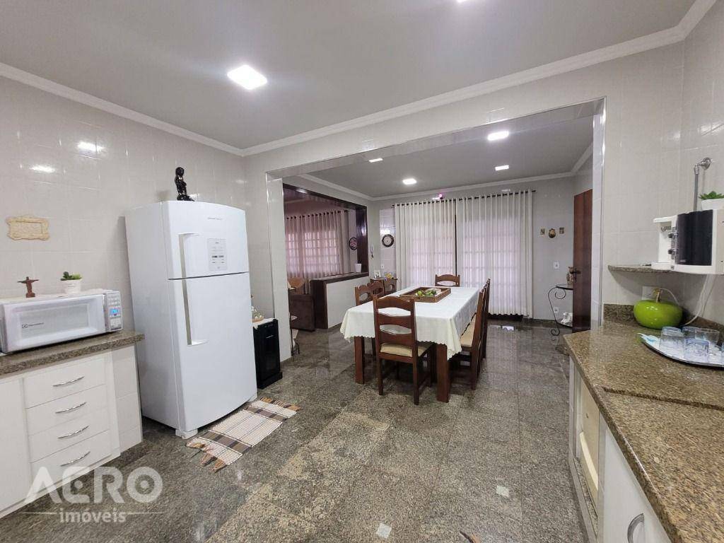 Casa à venda com 4 quartos, 363m² - Foto 56