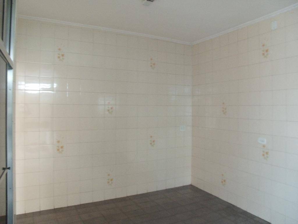 Casa para alugar com 2 quartos, 30m² - Foto 3