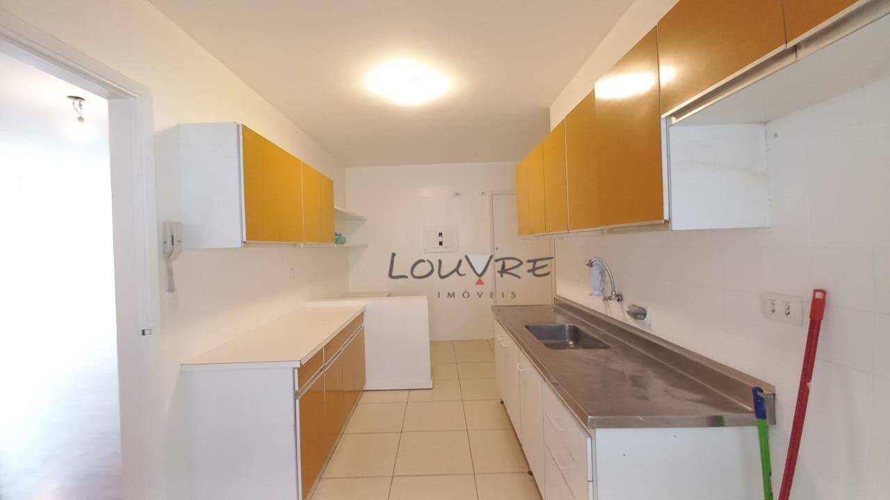 Apartamento para alugar com 3 quartos, 135m² - Foto 15