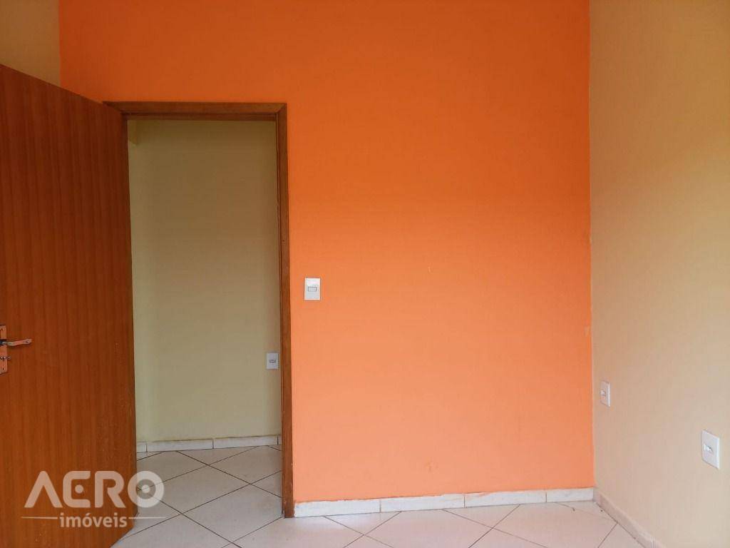 Casa à venda com 2 quartos, 107m² - Foto 2