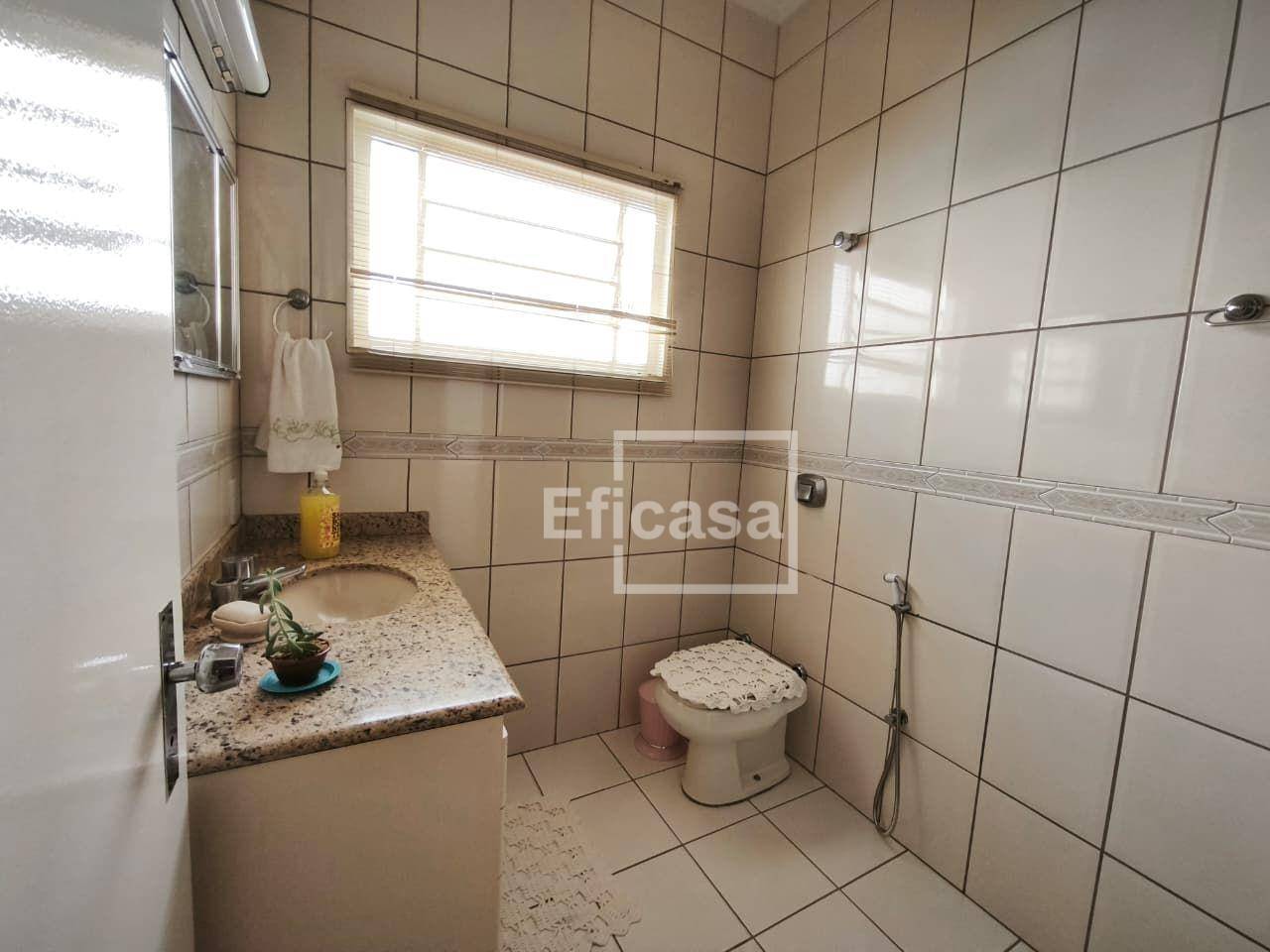 Casa, 3 quartos, 220 m² - Foto 1