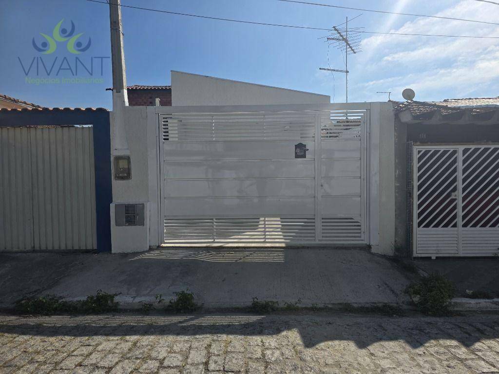 Casa à venda com 3 quartos, 100m² - Foto 1