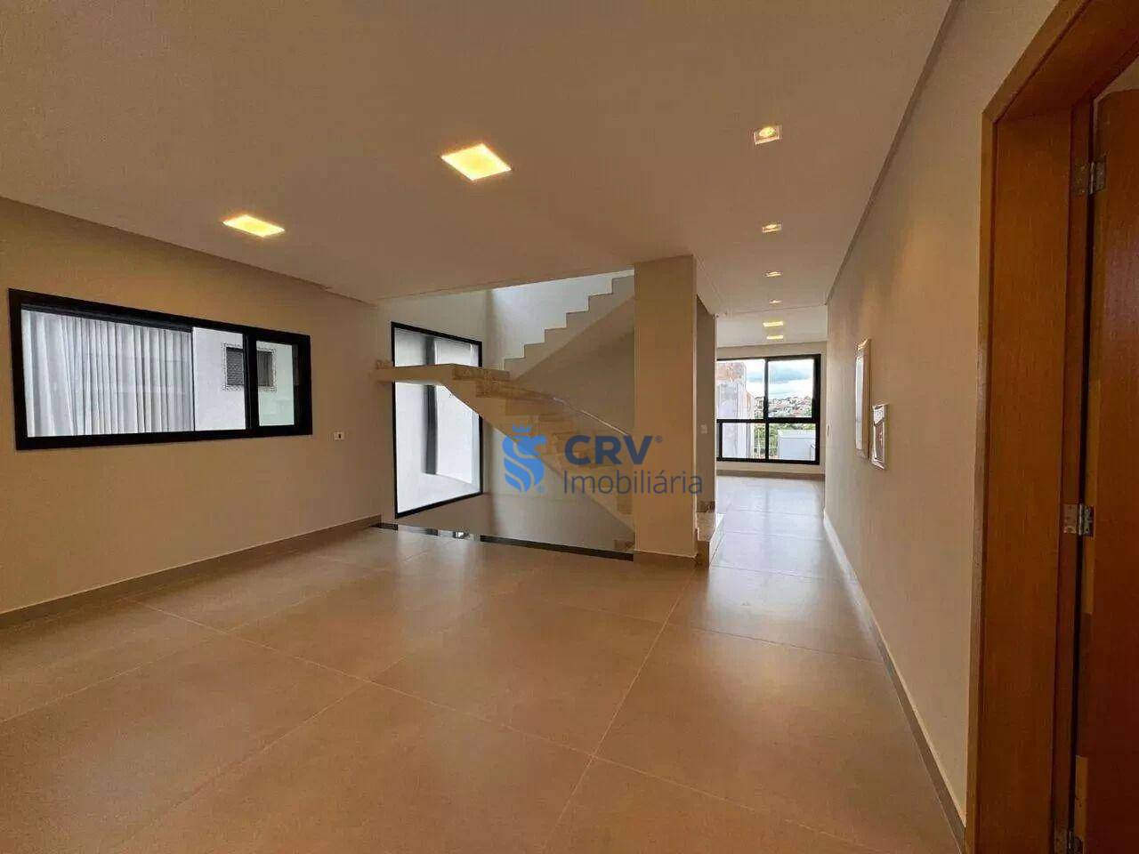 Casa de Condomínio à venda com 4 quartos, 237m² - Foto 2