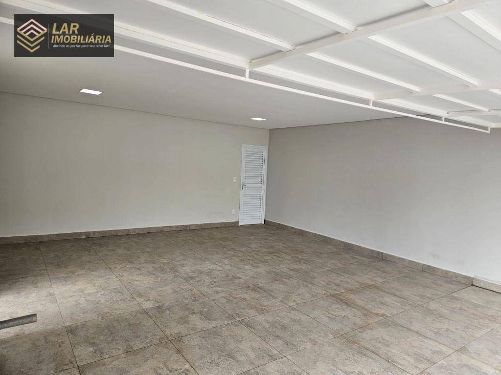 Casa à venda com 3 quartos, 250m² - Foto 4