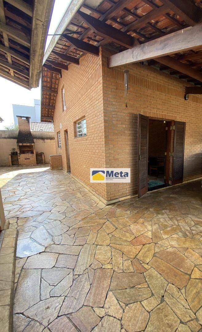 Casa à venda com 3 quartos, 238m² - Foto 11