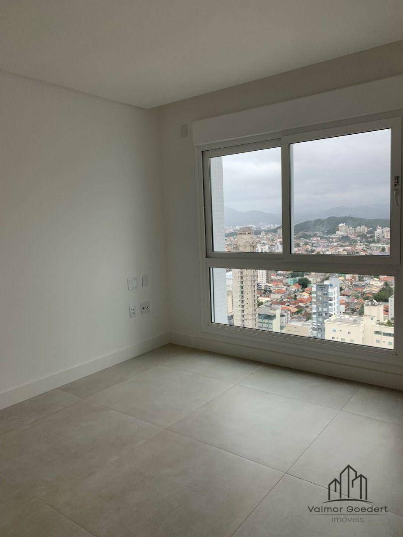 Apartamento à venda com 3 quartos, 137m² - Foto 11