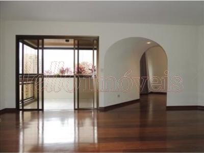 Apartamento para alugar com 4 quartos, 210m² - Foto 1