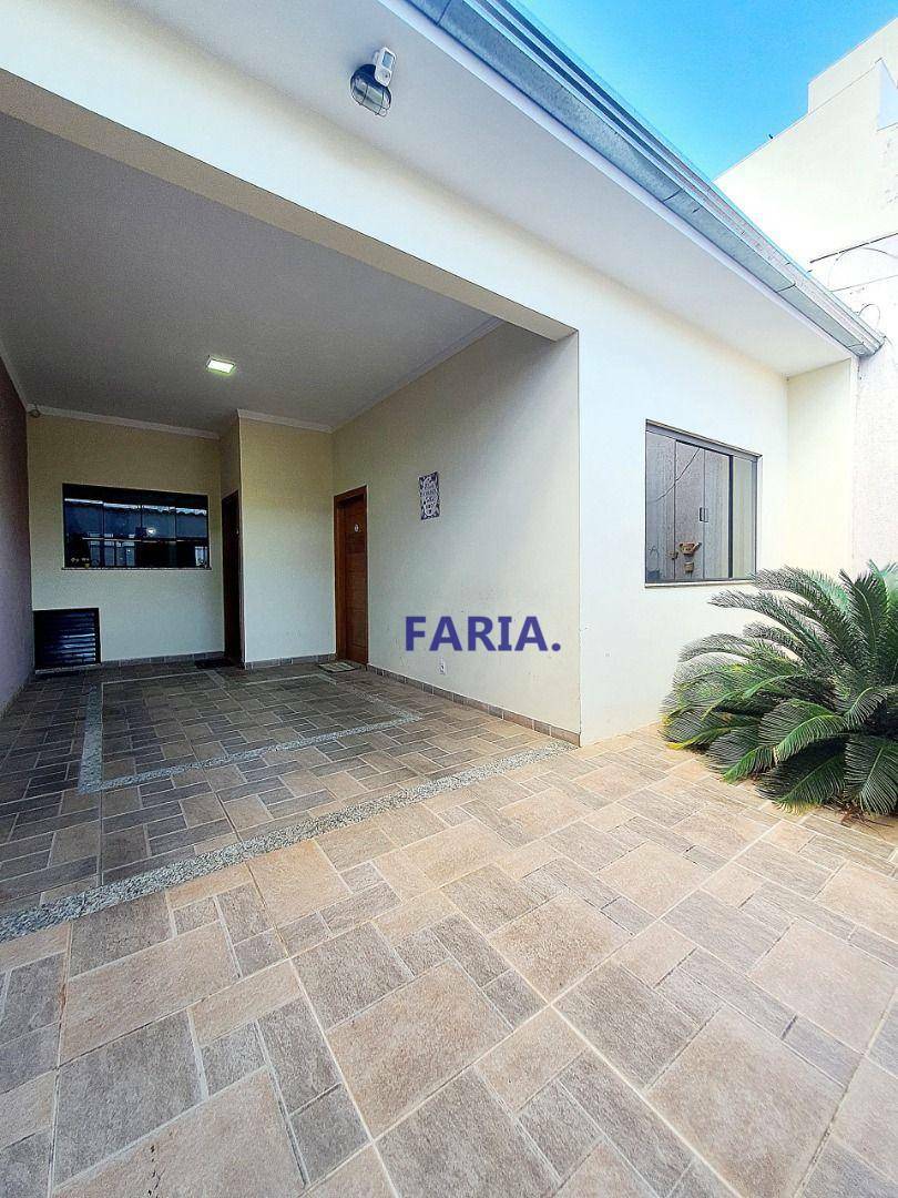 Casa à venda com 2 quartos, 109m² - Foto 2