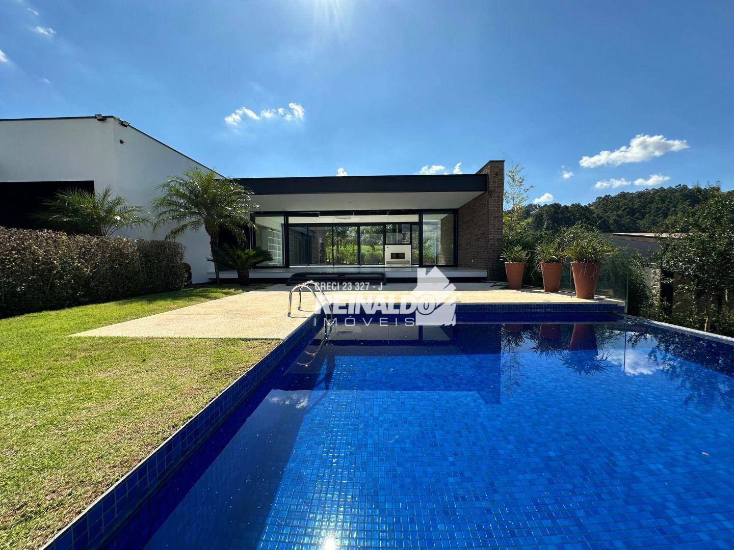 Casa de Condomínio à venda e aluguel com 4 quartos, 485m² - Foto 1