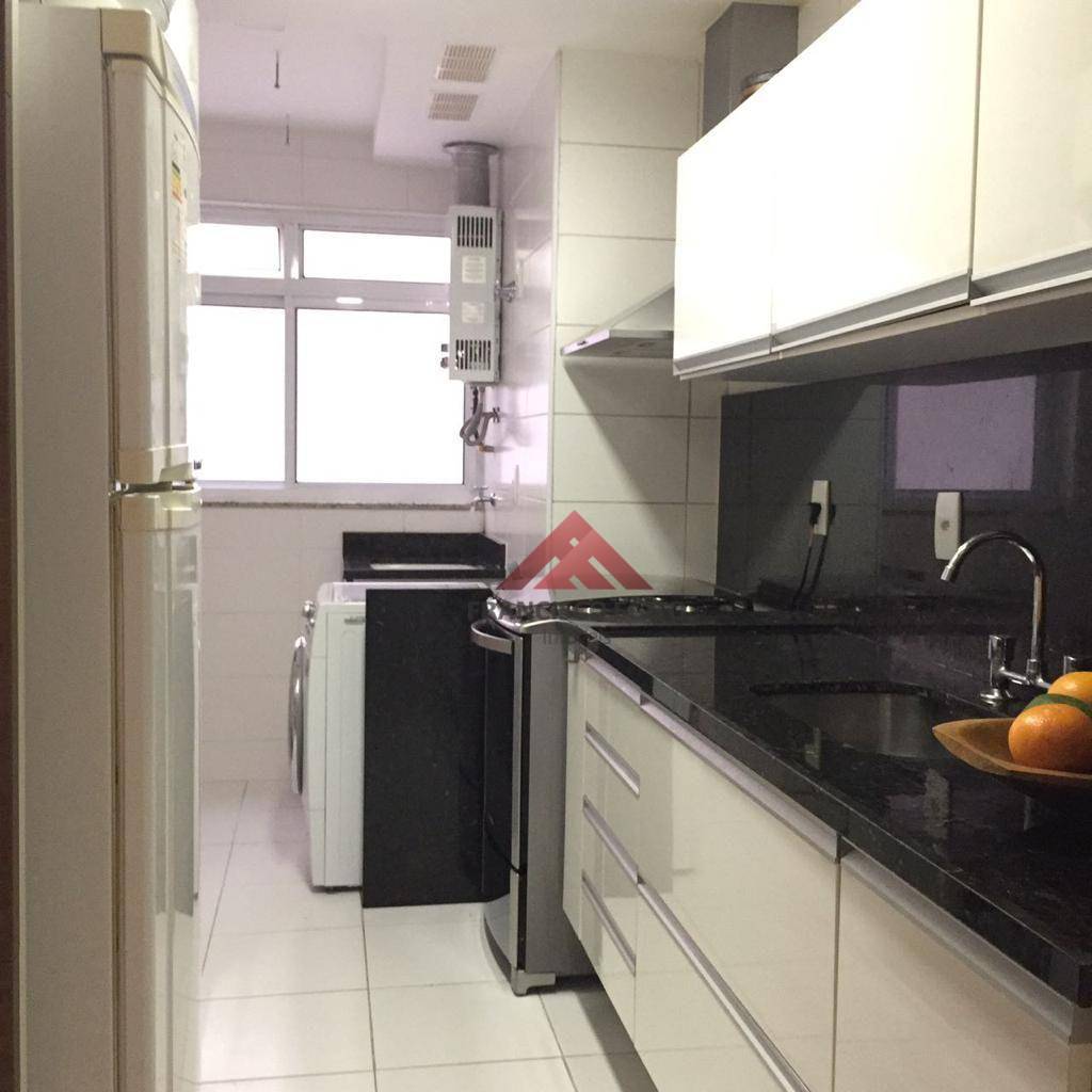 Apartamento à venda com 2 quartos, 70m² - Foto 1