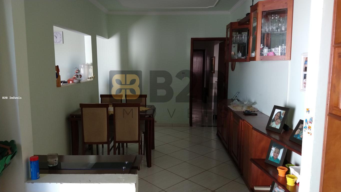 Casa à venda com 2 quartos, 160m² - Foto 3