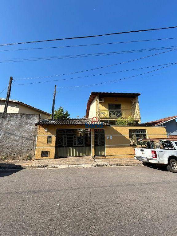 Casa à venda com 2 quartos, 133m² - Foto 1