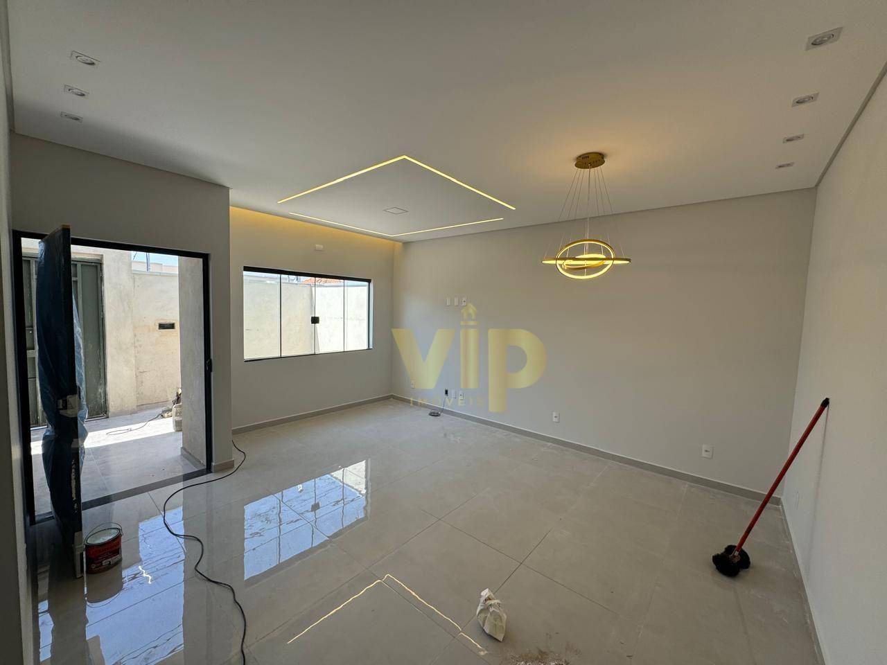 Casa à venda com 3 quartos, 127m² - Foto 1