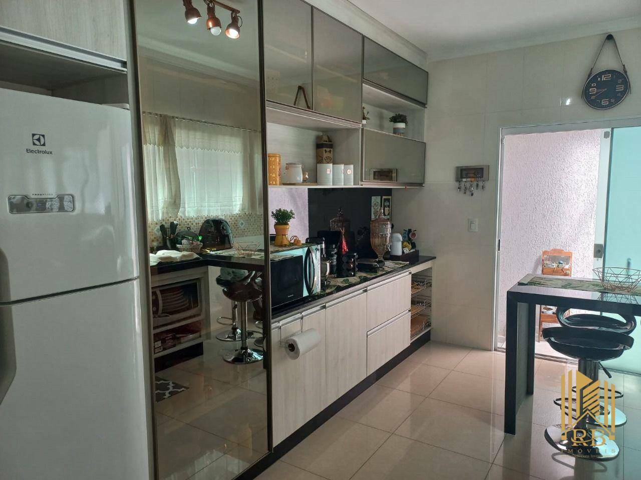 Casa à venda com 5 quartos, 240m² - Foto 7