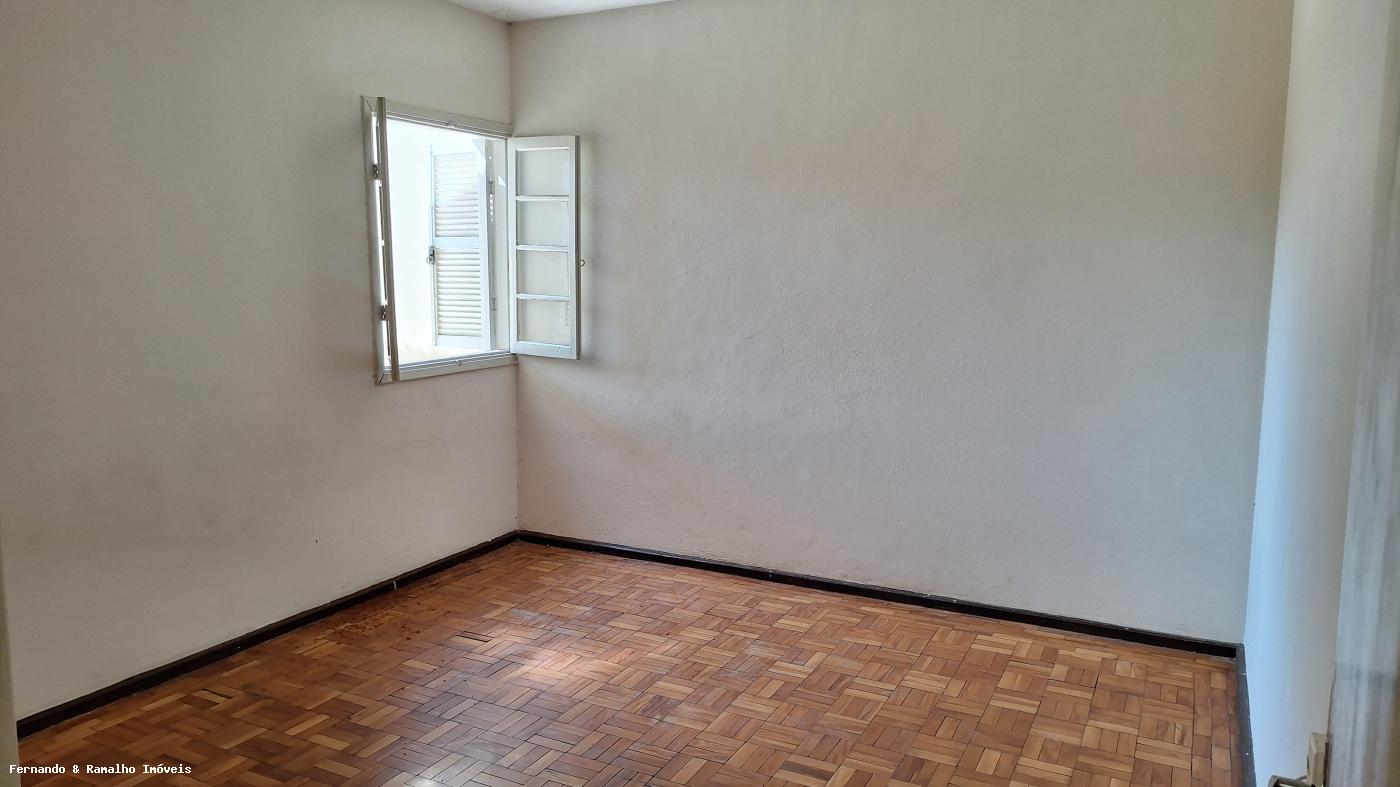 Casa à venda com 3 quartos, 250m² - Foto 2