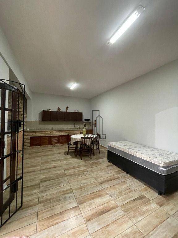 Casa para alugar com 5 quartos, 169m² - Foto 15