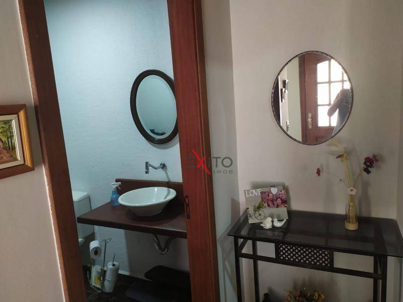 Casa à venda com 3 quartos, 227m² - Foto 12