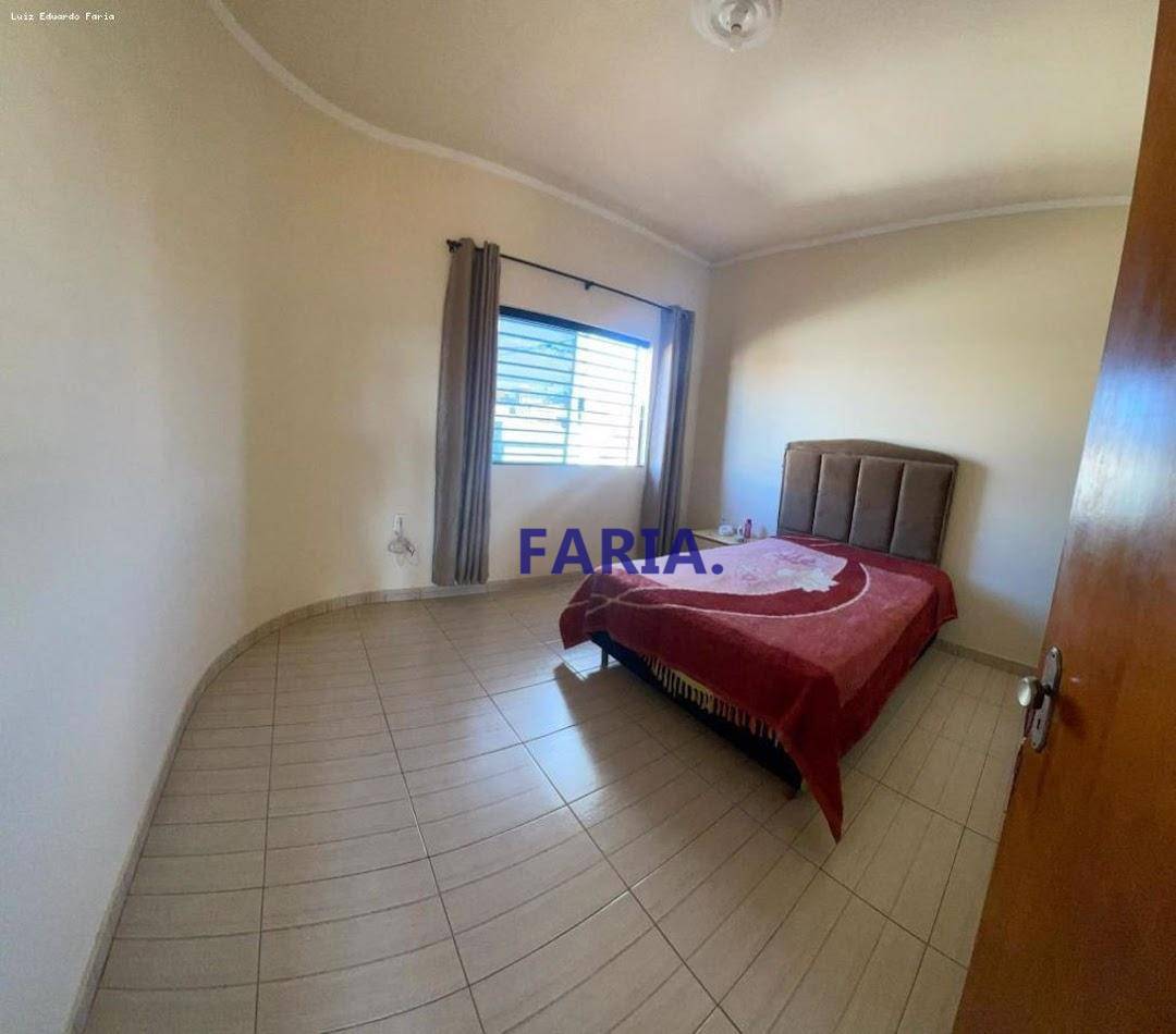 Casa à venda com 4 quartos, 200m² - Foto 18