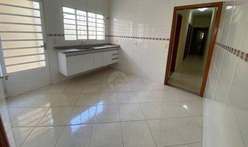 Casa à venda com 3 quartos, 100m² - Foto 3