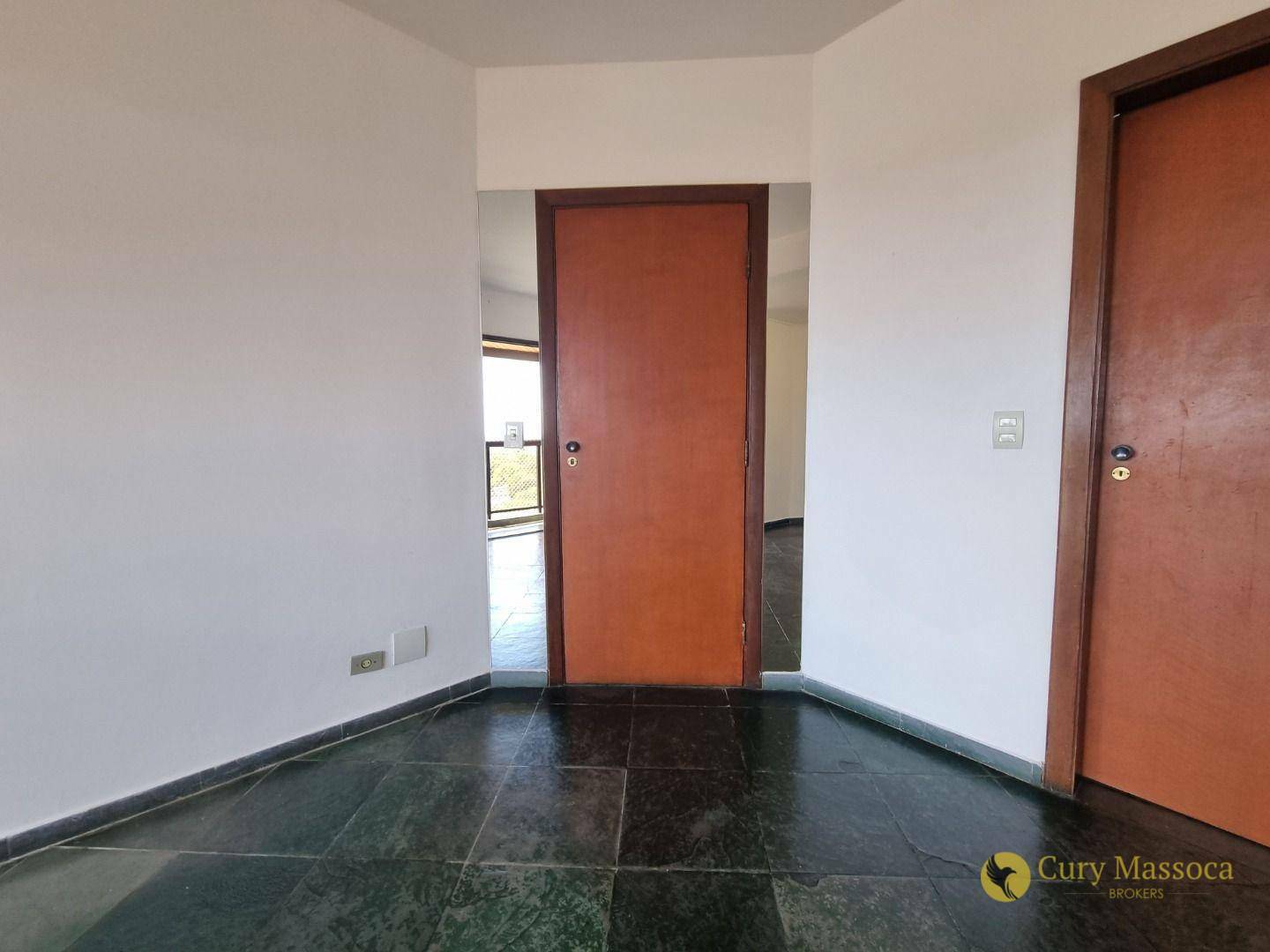 Apartamento para alugar com 3 quartos, 95m² - Foto 2