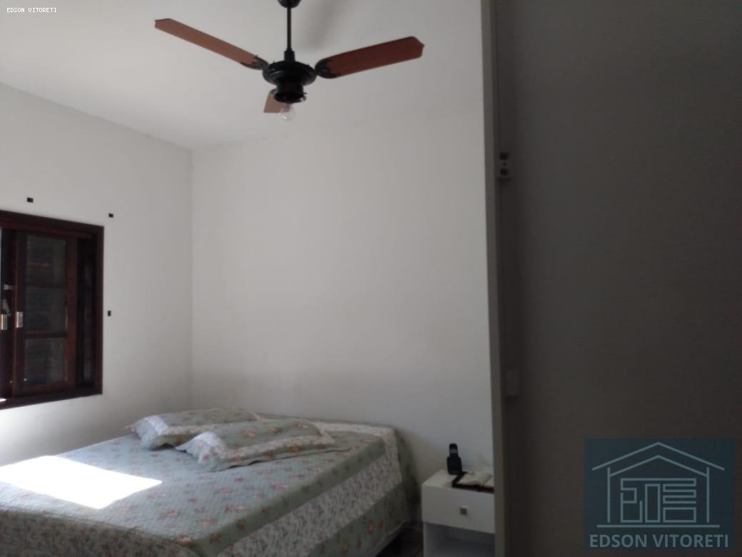 Casa à venda com 2 quartos, 72m² - Foto 13