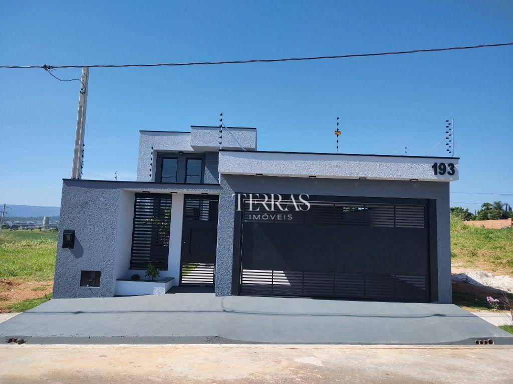Casa à venda com 3 quartos, 131m² - Foto 1