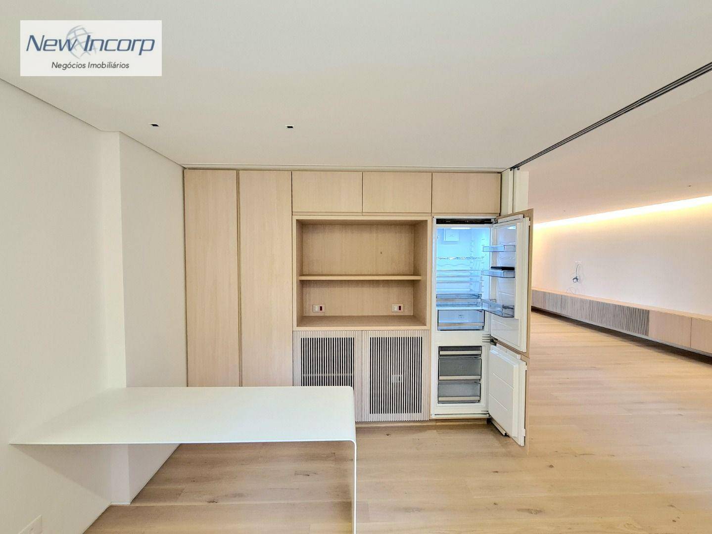 Apartamento à venda com 3 quartos, 211m² - Foto 32