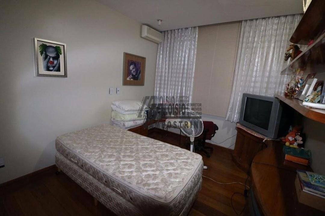 Apartamento à venda com 3 quartos, 220m² - Foto 14