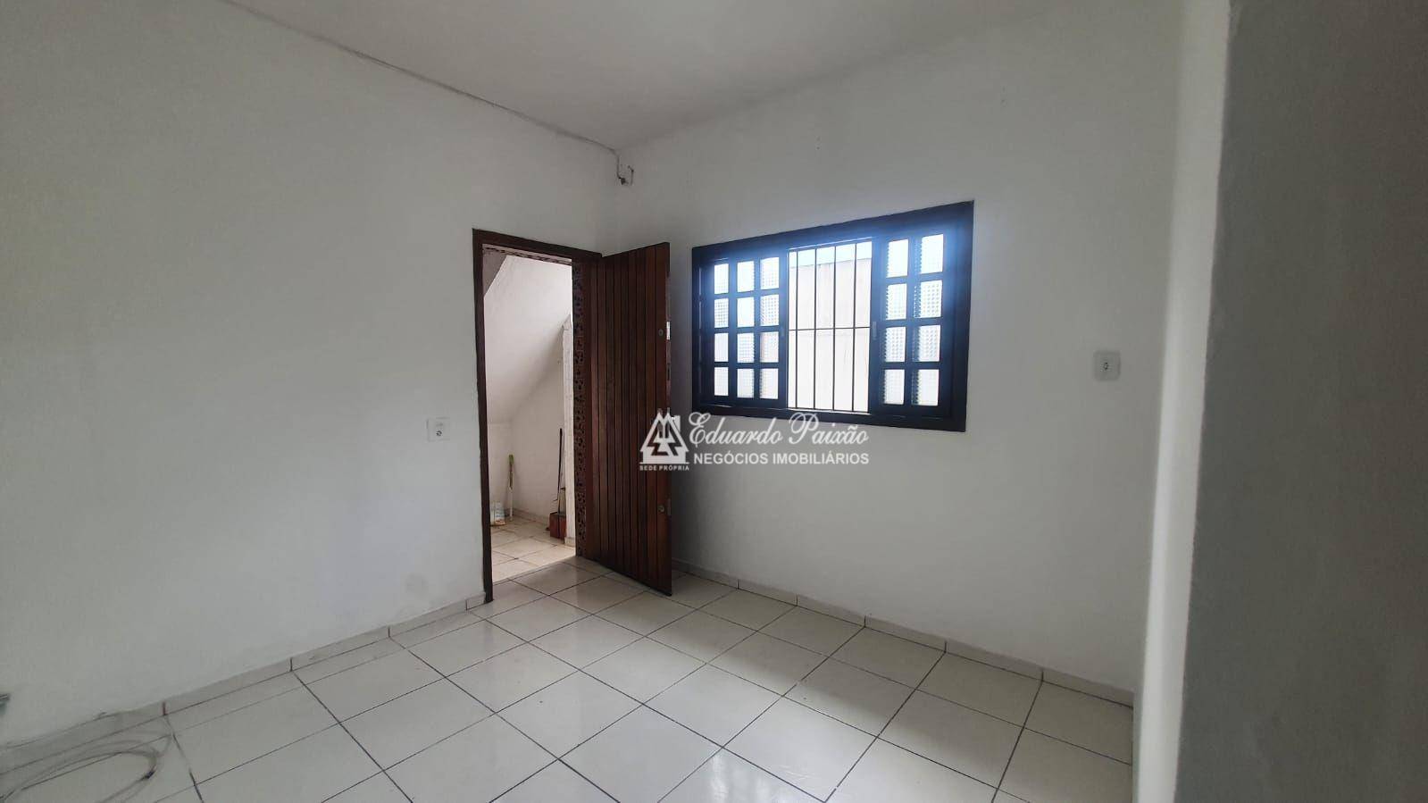 Casa para alugar com 2 quartos, 175m² - Foto 1