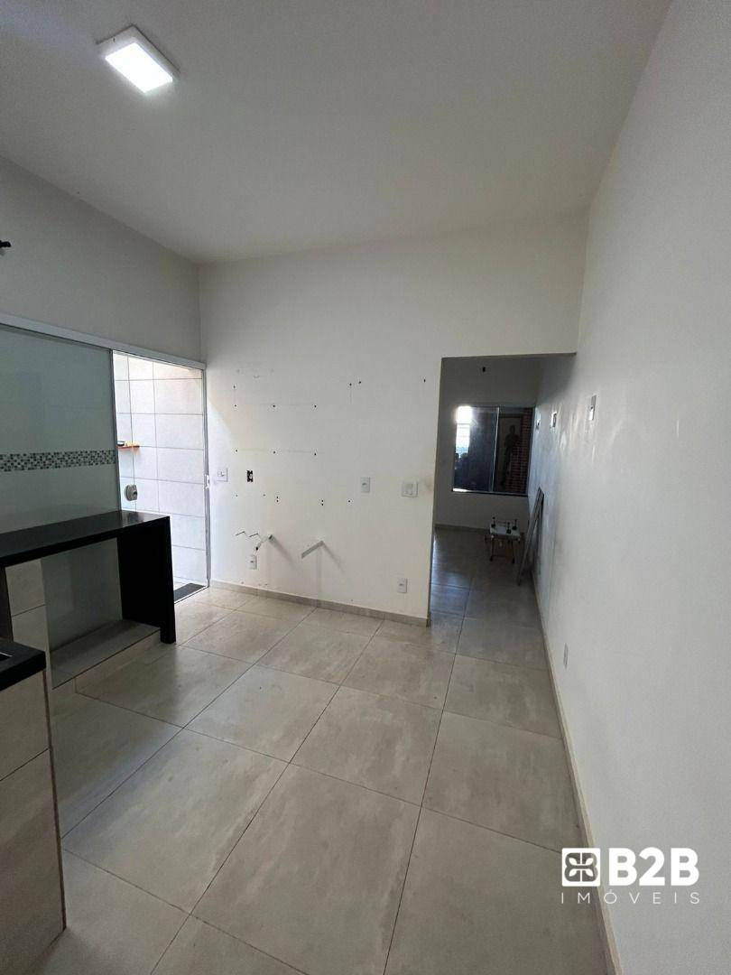 Casa à venda com 1 quarto, 80m² - Foto 4