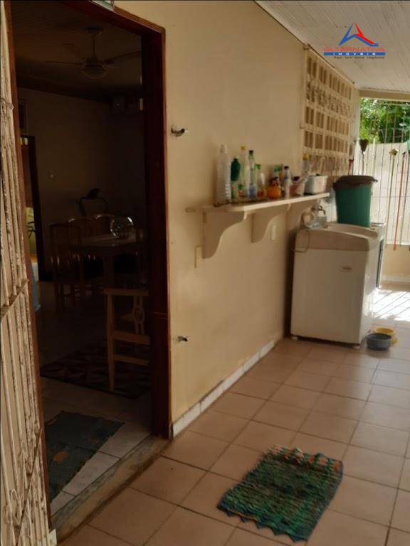 Casa à venda com 3 quartos, 300m² - Foto 2