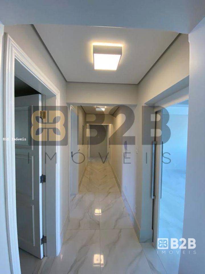 Apartamento à venda com 3 quartos, 207m² - Foto 32