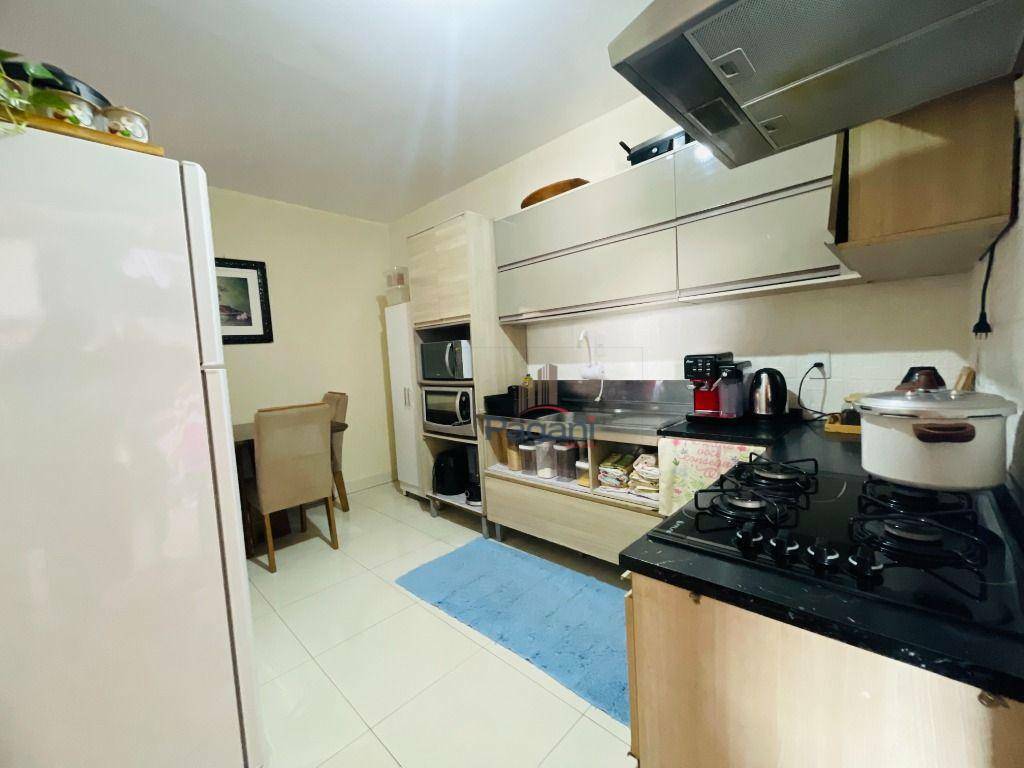 Casa à venda com 4 quartos, 286m² - Foto 11