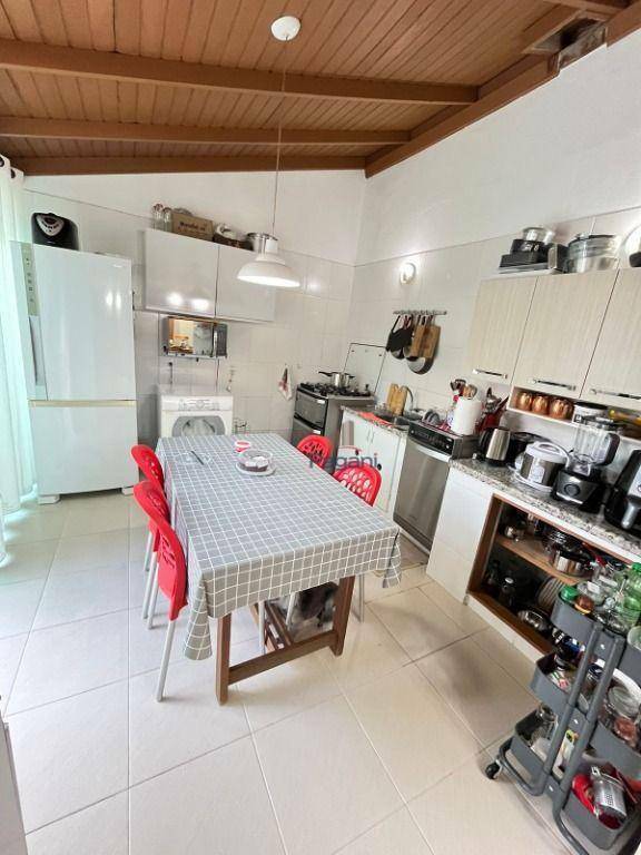 Casa à venda com 2 quartos, 69m² - Foto 3