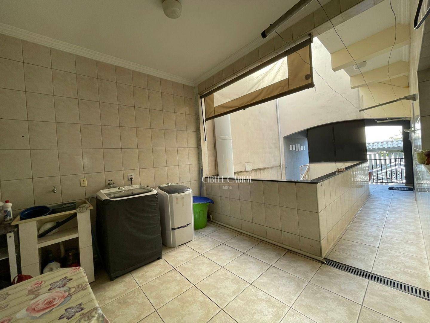 Casa à venda com 4 quartos, 320m² - Foto 13