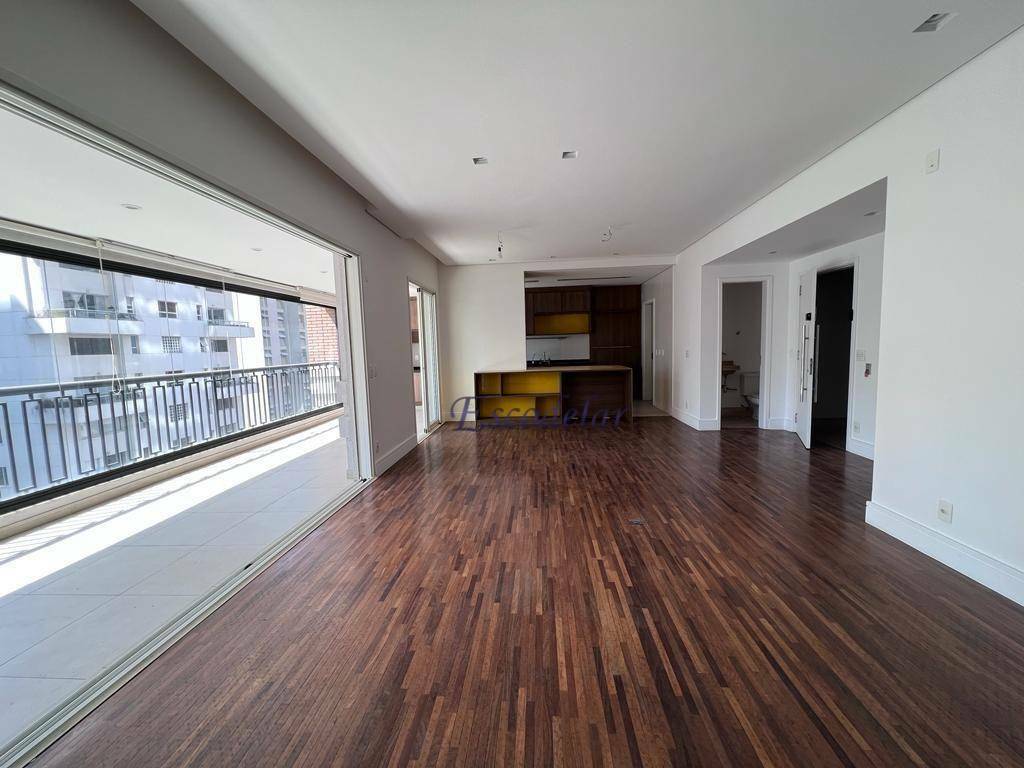 Apartamento para alugar com 3 quartos, 158m² - Foto 2